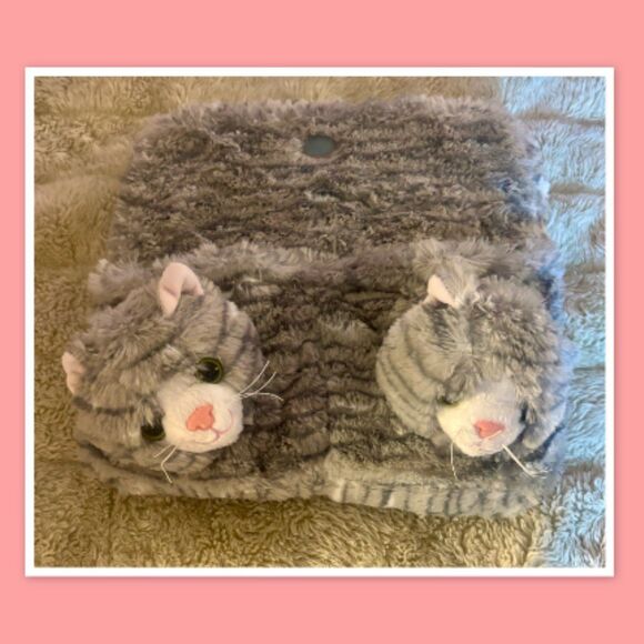 Health Touch Cat Foot Massaging Massager Gift with Relaxing Vibration - Picture 1 of 2